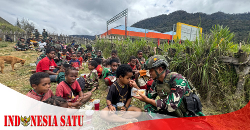 Satgas Yonif 323 TK Mayuberi Gelar Makan Bersama Masyarakat Dalam Rangka HUT Ke&#45;74